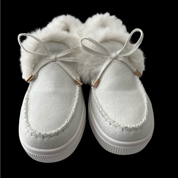 SHEIN White Winter Platform Slide On Shoes (New and Unused) - Picture 6 of 15